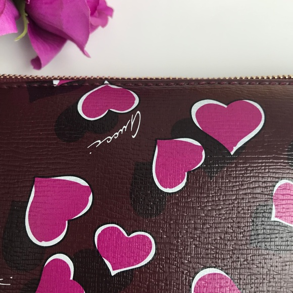Gucci Hearts Collection Clutch with Tags - Picture 6 of 8